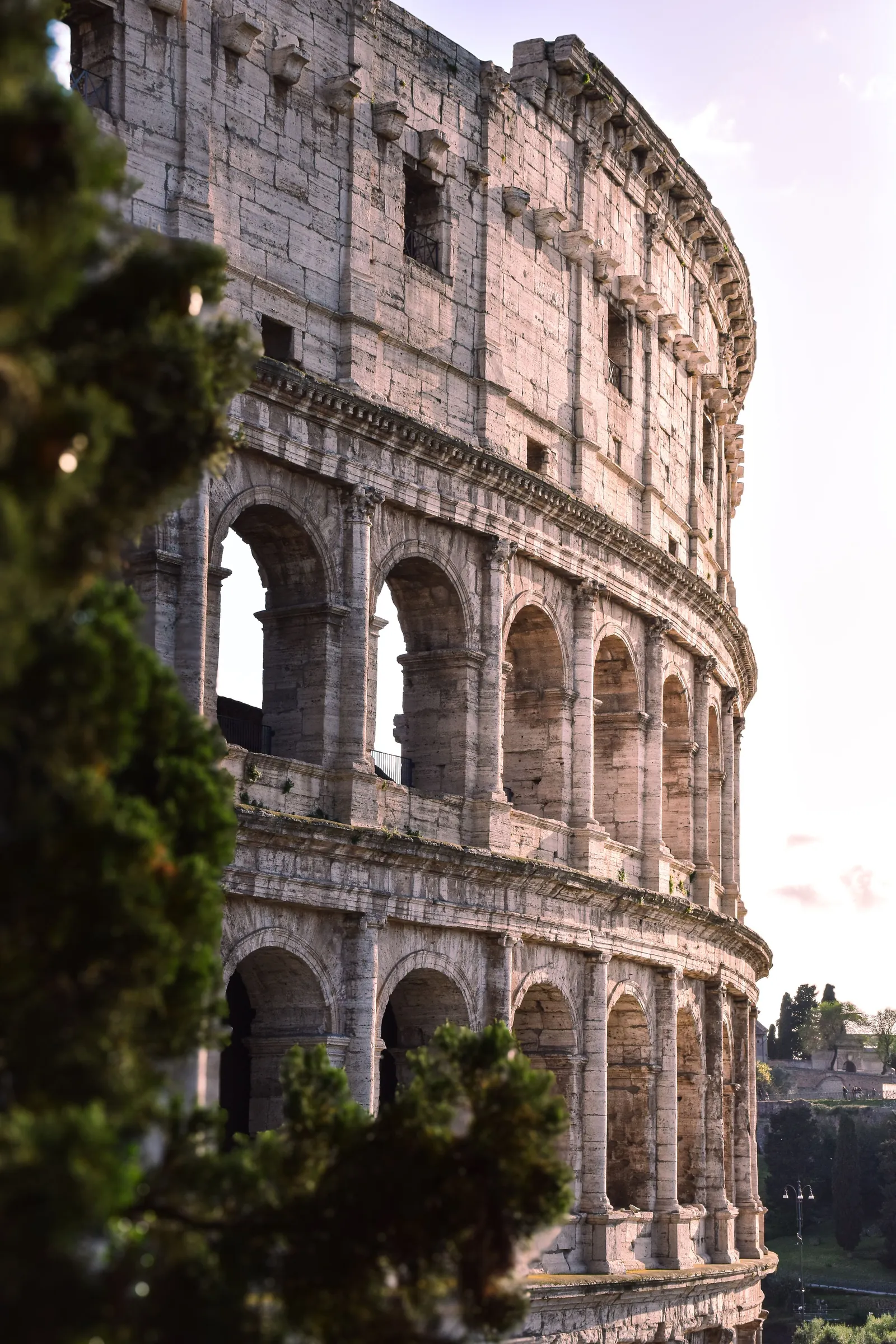 Il Colosseo all'alba